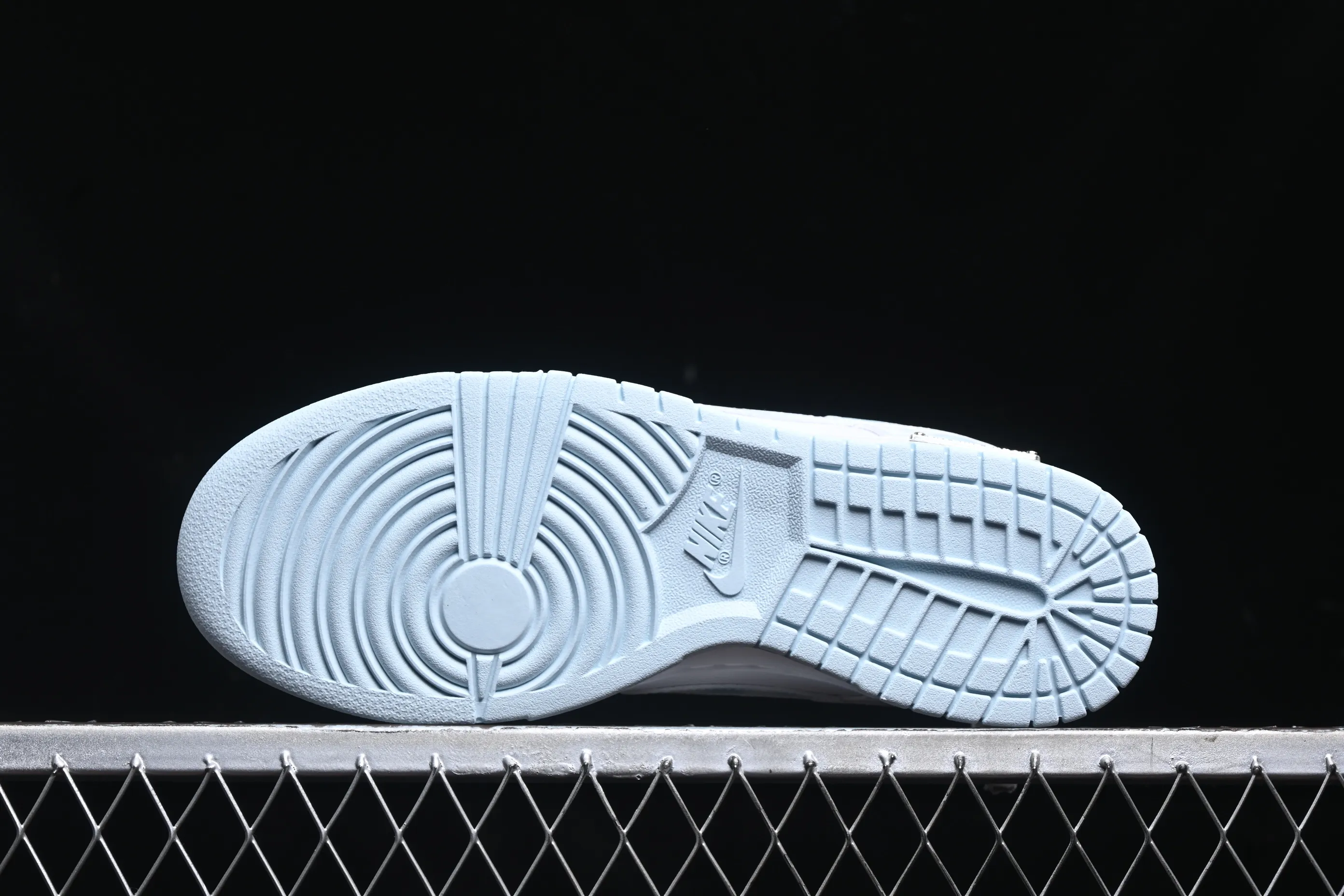 All Categories Nk SB Dunk Series Nk SB Dunk Low Low-top sneakers Nk Dunk low Year of the Dragon Limited Royal Dragon Blue and White White and Blue New Chinese style Low-top casual sneakers DV0833-104